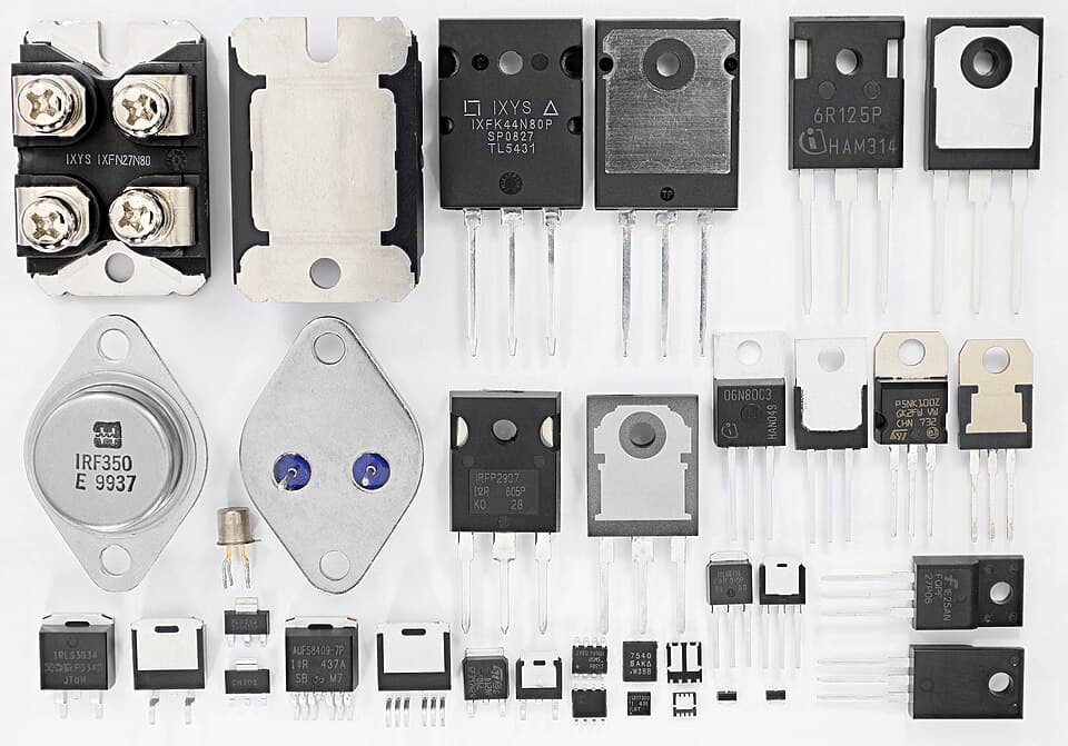 Transistör ve MOSFET kılıfları: TO-220, TO-247, D²PAK, SOT ve diğerleri