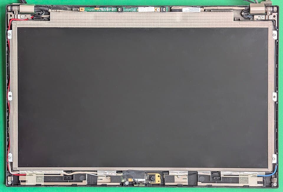 Sökülmüş LCD panel grubu
